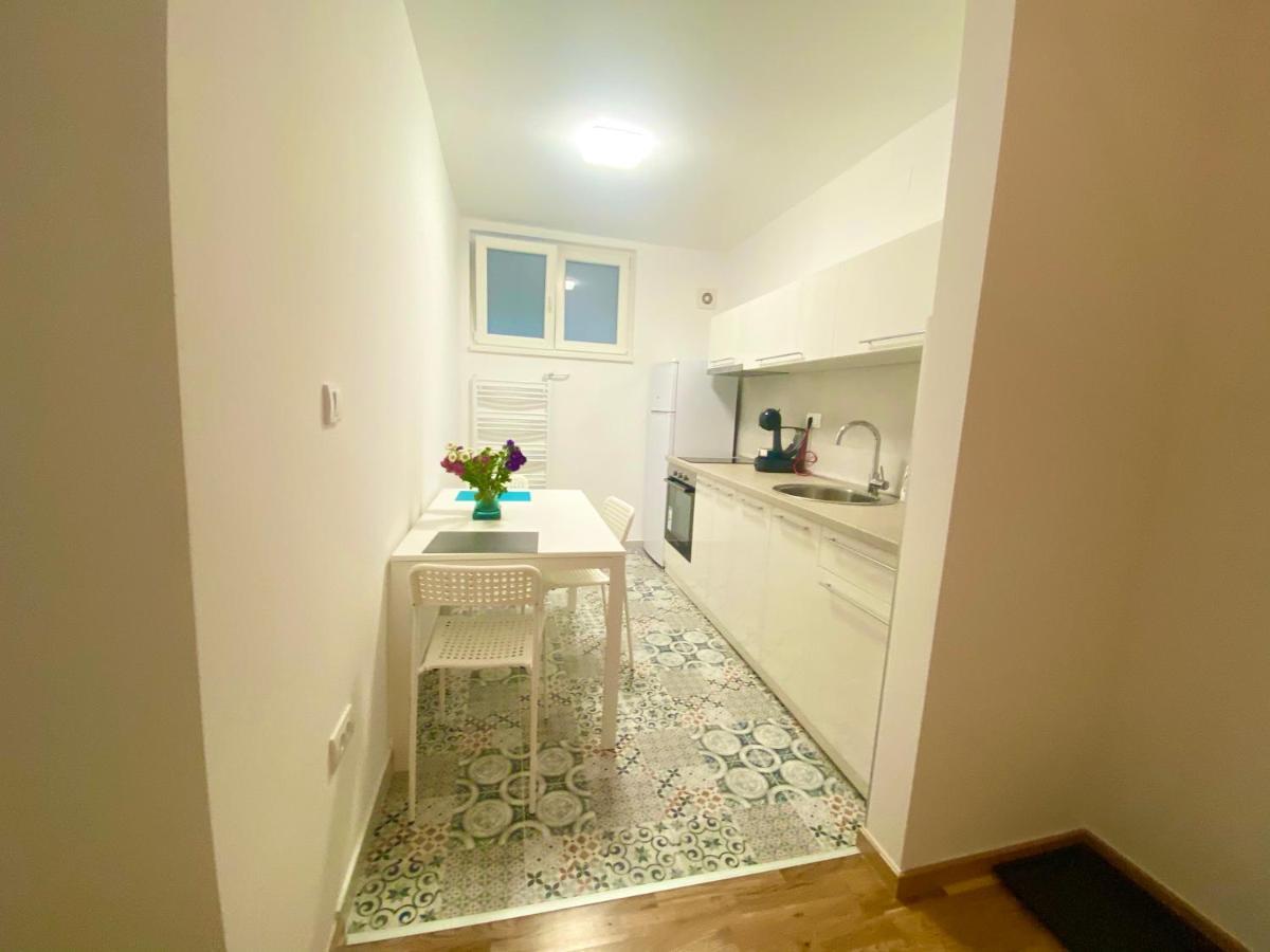 Ferienwohnung Uptown Girl Belgrad Exterior foto